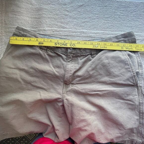 Columbia Tan Cargo Shorts, Size 38 - Picture 11 of 13